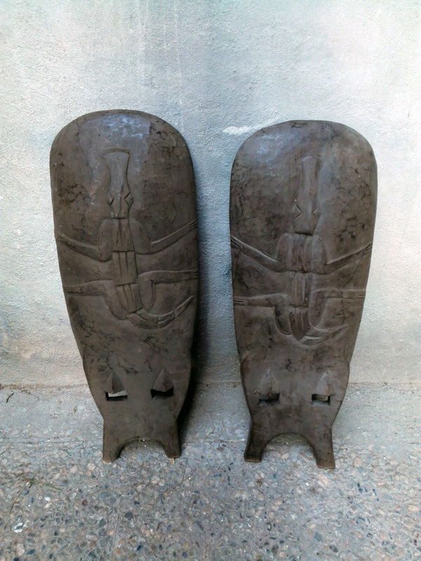 silla etnica madera vigilante peque_a tallada africa negra 80x31 t.2u incompleto